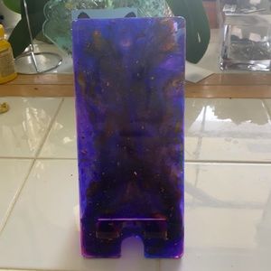 Resin phone stand
